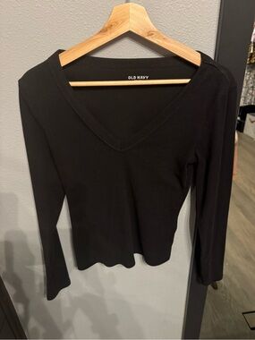 Old Navy Black V-Neck Long Sleeve Tee